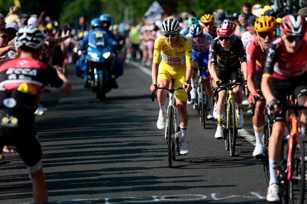 Tour de France 2025 Stage 10 LE MONT-DORE PUY DE SANCY, FRANCE - JULY 14 : Vingegaard Jonas (DEN) of Team Visma - Lease a Bike, Pogacar Tadej (SLO) of UAE Team Emirates - XRG in action during stage 10 of the 112th edition of Tour de France an UCI World Tour 2.UWT cycling road race stage for Men Elite of 163 km with start in Ennezat and finish in Le Mont-Dore Puy de Sancy on July 14, 2025 in Le Mont-Dore Puy de Sancy, France, 14 07 2025 ( Motordriver Kenny Verfaillie - Le Mont-Dore Puy de Sancy France  Copyright: xLucaxBettinix