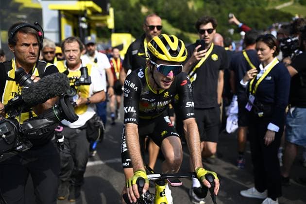 Tour de France 2025 Stage 10 LE MONT-DORE PUY DE SANCY, FRANCE - JULY 14 : Yates Simon (GBR) of Team Visma - Lease a Bike after the race during stage 10 of the 112th edition of Tour de France an UCI World Tour 2.UWT cycling road race stage for Men Elite of 163 km with start in Ennezat and finish in Le Mont-Dore Puy de Sancy on July 14, 2025 in Le Mont-Dore Puy de Sancy, France, 14 07 2025 ( Motordriver Kenny Verfaillie - Le Mont-Dore Puy de Sancy France  Copyright: xJasperxJacobsx