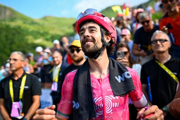 Tour de France 2025 Stage 10 LE MONT-DORE PUY DE SANCY, FRANCE - JULY 14 : Healy Ben (IRL) of EF Education - EasyPost after the race during stage 10 of the 112th edition of Tour de France an UCI World Tour 2.UWT cycling road race stage for Men Elite of 163 km with start in Ennezat and finish in Le Mont-Dore Puy de Sancy on July 14, 2025 in Le Mont-Dore Puy de Sancy, France, 14 07 2025 ( Motordriver Kenny Verfaillie - Le Mont-Dore Puy de Sancy France  Copyright: xJasperxJacobsx