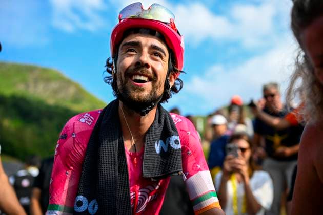 Tour de France 2025 Stage 10 LE MONT-DORE PUY DE SANCY, FRANCE - JULY 14 : Healy Ben (IRL) of EF Education - EasyPost after the race during stage 10 of the 112th edition of Tour de France an UCI World Tour 2.UWT cycling road race stage for Men Elite of 163 km with start in Ennezat and finish in Le Mont-Dore Puy de Sancy on July 14, 2025 in Le Mont-Dore Puy de Sancy, France, 14 07 2025 ( Motordriver Kenny Verfaillie - Le Mont-Dore Puy de Sancy France  Copyright: xJasperxJacobsx