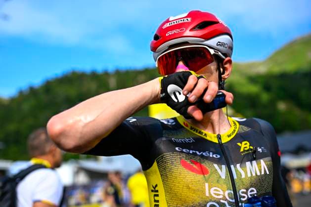 Tour de France 2025 Stage 10 LE MONT-DORE PUY DE SANCY, FRANCE - JULY 14 : Vingegaard Jonas (DEN) of Team Visma - Lease a Bike after the race during stage 10 of the 112th edition of Tour de France an UCI World Tour 2.UWT cycling road race stage for Men Elite of 163 km with start in Ennezat and finish in Le Mont-Dore Puy de Sancy on July 14, 2025 in Le Mont-Dore Puy de Sancy, France, 14 07 2025 ( Motordriver Kenny Verfaillie - Le Mont-Dore Puy de Sancy France  Copyright: xJasperxJacobsx