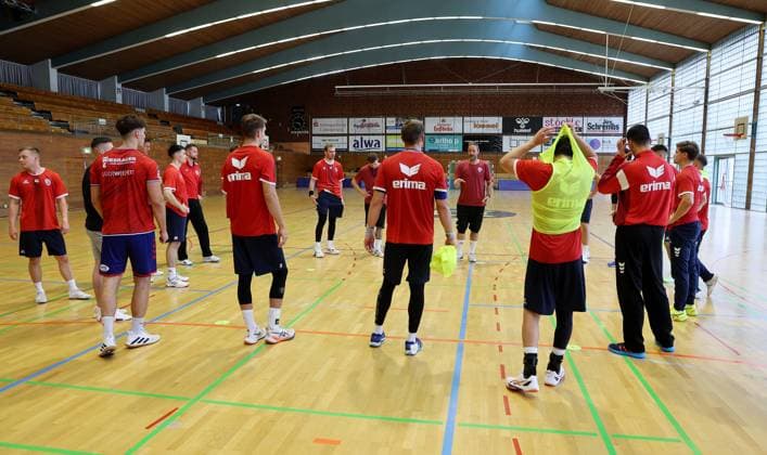 BAU 14.07.2025 Bietigheim Handball SG BBM Bietigheim Trainingsauftakt, Trainer Iker Romero (Mitte) mit seinem Team
