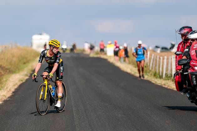 Tour de France 2025 Stage 10 LE MONT-DORE PUY DE SANCY, FRANCE - JULY 14 : Campenaerts Victor (BEL) of Team Visma - Lease a Bike during stage 10 of the 112th edition of Tour de France an UCI World Tour 2.UWT cycling road race stage for Men Elite of 163 km with start in Ennezat and finish in Le Mont-Dore Puy de Sancy on July 14, 2025 in Le Mont-Dore Puy de Sancy, France, 14 07 2025 ( Motordriver Kenny Verfaillie - Le Mont-Dore Puy de Sancy France  Copyright: xLucaxBettinix