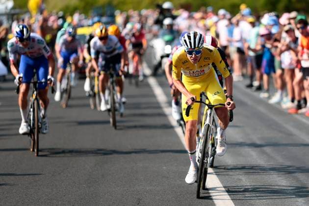Tour de France 2025 Stage 10 LE MONT-DORE PUY DE SANCY, FRANCE - JULY 14 : Pogacar Tadej (SLO) of UAE Team Emirates - XRG attacking during stage 10 of the 112th edition of Tour de France an UCI World Tour 2.UWT cycling road race stage for Men Elite of 163 km with start in Ennezat and finish in Le Mont-Dore Puy de Sancy on July 14, 2025 in Le Mont-Dore Puy de Sancy, France, 14 07 2025 ( Motordriver Kenny Verfaillie - Le Mont-Dore Puy de Sancy France  Copyright: xLucaxBettinix