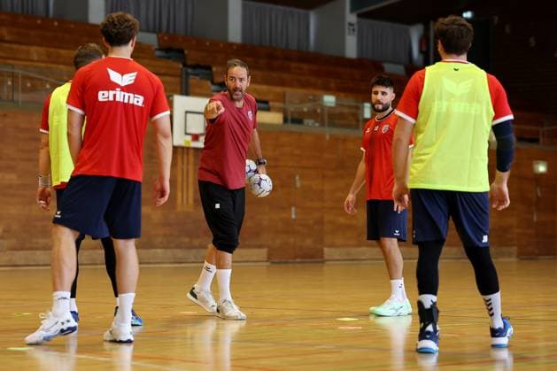 BAU 14.07.2025 Bietigheim Handball SG BBM Bietigheim Trainingsauftakt, Trainer Iker Romero (Mitte)