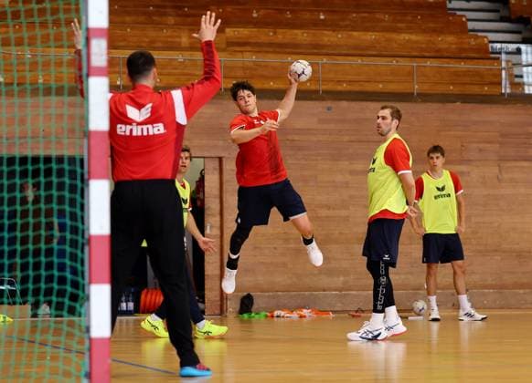BAU 14.07.2025 Bietigheim Handball SG BBM Bietigheim Trainingsauftakt, Neuzugang Max Prantner am Ball