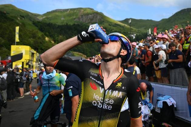 Tour de France 2025 Stage 10 LE MONT-DORE PUY DE SANCY, FRANCE - JULY 14 : Van Aert Wout (BEL) of Team Visma - Lease a Bike after the race during stage 10 of the 112th edition of Tour de France an UCI World Tour 2.UWT cycling road race stage for Men Elite of 163 km with start in Ennezat and finish in Le Mont-Dore Puy de Sancy on July 14, 2025 in Le Mont-Dore Puy de Sancy, France, 14 07 2025 ( Motordriver Kenny Verfaillie - Le Mont-Dore Puy de Sancy France  Copyright: xVincentxKalutx