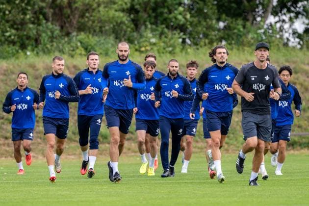 Die Spieler von Darmstadt 98 laufen eine Platzrunde. an der Spitze Fabian Nürnberger (SV Darmstadt 98, 15), Aleksandar Vukotic (SV Darmstadt 98, 20) und Fraser Hornby (SV Darmstadt 98, 09), SV Darmstadt 98, Fussball, 2. Bundesliga, Trainingslager, 5. Tag, 14.07.2025. SV Darmstadt 98, Fussball, 2. Bundesliga, Trainingslager, 5. Tag, 14.07.2025. Bad Wörishofen
