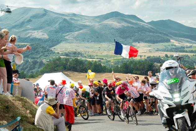 Cyclisme Tour De France Etape Ennezat Le Mont Dore, PHOTOPQR LA MONTAGNE Richard BRUNEL ; ; 14 07 2025 ; Cyclisme Tour De France Etape Ennezat Le Mont Dore, le 14 07 2025 Photo Richard Brunel 07 14 2025; Cycling Tour De France Stage Ennezat Le Mont Dore, Evenepoel, Vingegaard, Pogacar, Saint Robert cross pass descent, France  Copyright: xPHOTOPQR LAxMONTAGNE MAXPPPxRichardxBRUNELx 20250714LMT1421 20250714LMT1421
