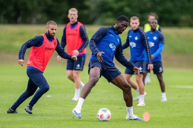 Patric Pfeiffer (SV Darmstadt 98, 06) am Ball, dahinter Serhat-Semih Güler (SV Darmstadt 98, 22), SV Darmstadt 98, Fussball, 2. Bundesliga, Trainingslager, 5. Tag, 14.07.2025. SV Darmstadt 98, Fussball, 2. Bundesliga, Trainingslager, 5. Tag, 14.07.2025. Bad Wörishofen