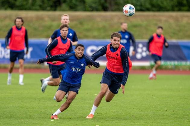 Othmane El Idrissi (SV Darmstadt 98, 47) am Ball, dahinter Max Pfister (SV Darmstadt 98, 48) SV Darmstadt 98, Fussball, 2. Bundesliga, Trainingslager, 5. Tag, 14.07.2025. SV Darmstadt 98, Fussball, 2. Bundesliga, Trainingslager, 5. Tag, 14.07.2025. Bad Wörishofen