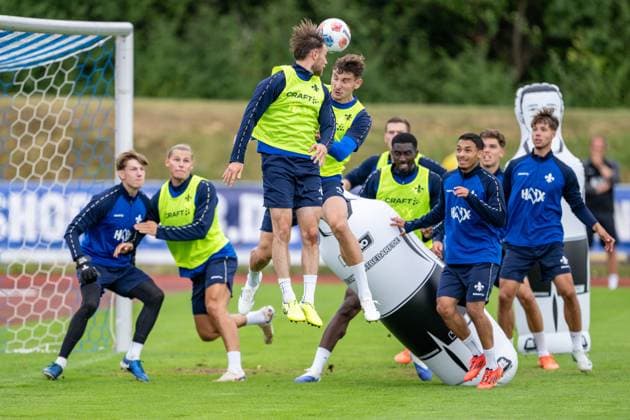 Matthias Bader (SV Darmstadt 98, 26) im Zweikampf mitMatej Maglica (SV Darmstadt 98, 05), SV Darmstadt 98, Fussball, 2. Bundesliga, Trainingslager, 5. Tag, 14.07.2025. SV Darmstadt 98, Fussball, 2. Bundesliga, Trainingslager, 5. Tag, 14.07.2025. Bad Wörishofen