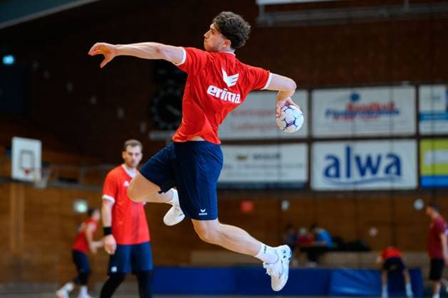 Bietigheim: HBL - 25 26 - SG BBM Bietigheim - Training Fynn Nicolaus (Bietigheim) Bietigheim-Bissingen Sporthalle am Viadukt Baden-Württemberg Deutschland