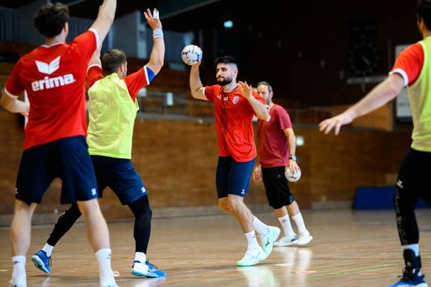 Bietigheim: HBL - 25 26 - SG BBM Bietigheim - Training Juan de la Pena (Bietigheim) Bietigheim-Bissingen Sporthalle am Viadukt Baden-Württemberg Deutschland