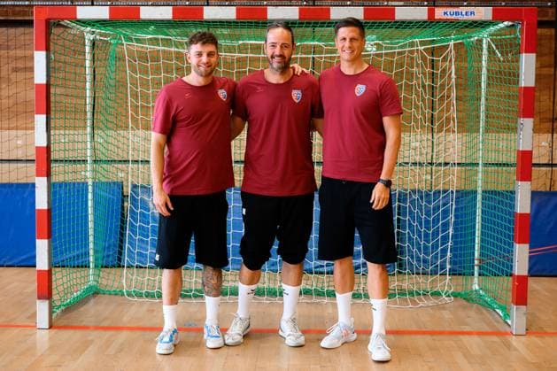 Bietigheim: HBL - 25 26 - SG BBM Bietigheim - Training v.li. Co-Trainer Manuel Schmidt (Bietigheim), Trainer Iker Romero (Bietigheim), Torwart-Trainer Jürgen Müller Bietigheim-Bissingen Sporthalle am Viadukt Baden-Württemberg Deutschland