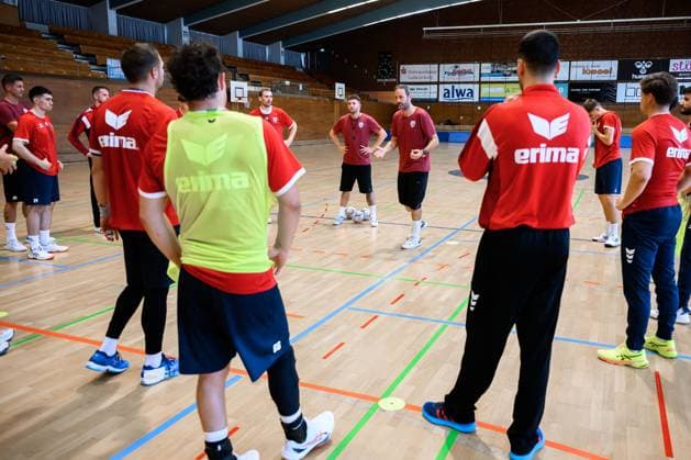 Bietigheim: HBL - 25 26 - SG BBM Bietigheim - Training Trainer Iker Romero (Bietigheim) Bietigheim-Bissingen Sporthalle am Viadukt Baden-Württemberg Deutschland