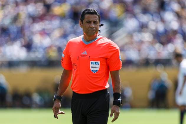 Chelsea FC v Paris Saint-Germain: Final - FIFA Club World Cup 2025 New Jersey - July 13: Referee Alireza Faghani gestures during the FIFA Club World Cup 2025 final match between Chelsea FC and Paris Saint-Germain at MetLife Stadium East Rutherford MetLife Stadium New Jersey United States Copyright: xLatinxSportxImagesx