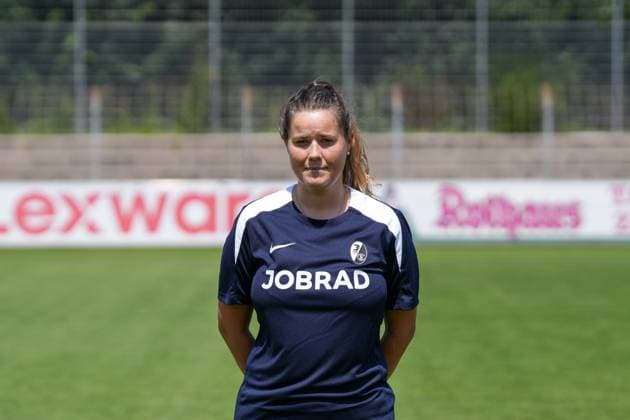 Larissa Kern (Physiotherapeutin); SC Freiburg II; SC Freiburg U23; Regionalliga Südwest, Porträttermin 2025 2026, Freiburg Möslestadion Baden-Wuerttemberg Deutschland Copyright: xSTEINSIEK.CH PAAx