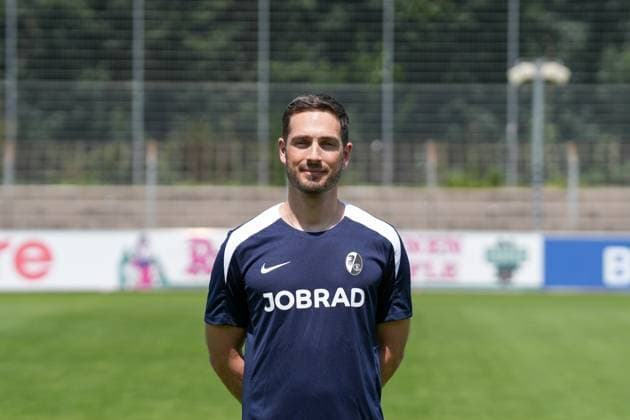 Nikos Karvouniaris (Mannschaftsarzt); SC Freiburg II; SC Freiburg U23; Regionalliga Südwest, Porträttermin 2025 2026, Freiburg Möslestadion Baden-Wuerttemberg Deutschland Copyright: xSTEINSIEK.CH PAAx