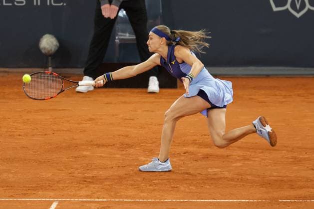 GER, Hamburg, xFSx, ATP250 Frauen-Tennistunier , MSC Hamburg Ladies Open 2025 , Round of 32 , 15.07.2025 v.l. Aleksandra Krunik (SRB) spiel eine Vorhand Copyright: HMBxMedia FernandoxSoares