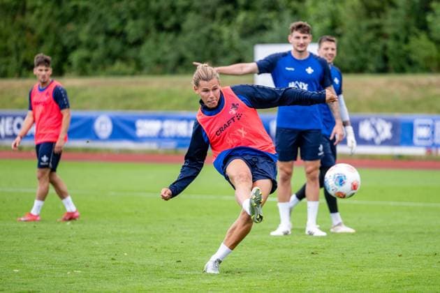 Fynn Lakenmacher (SV Darmstadt 98, 19) am Ball, SV Darmstadt 98, Fussball, 2. Bundesliga, Trainingslager, 6. Tag, 15.07.2025. SV Darmstadt 98, Fussball, 2. Bundesliga, Trainingslager, 6. Tag, 15.07.2025. Bad Wörishofen