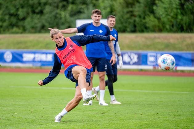 Fynn Lakenmacher (SV Darmstadt 98, 19) am Ball, SV Darmstadt 98, Fussball, 2. Bundesliga, Trainingslager, 6. Tag, 15.07.2025. SV Darmstadt 98, Fussball, 2. Bundesliga, Trainingslager, 6. Tag, 15.07.2025. Bad Wörishofen