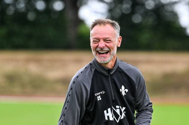 GER, 2. BL, SV Darmstadt 98, Trainingslager in Bad Wörishofen 15.07.2025, Stadion Am Unteren Hart, Bad Wörishofen, GER, 2. BL, SV Darmstadt 98, Trainingslager in Bad Wörishofen, im Bild Darius Scholtysik (Darmstadt) lacht, ist gut gelaunt, Spass