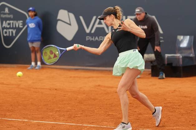 GER, Hamburg, xFSx, ATP250 Frauen-Tennistunier , MSC Hamburg Ladies Open 2025 , Round of 32 , 15.07.2025 v.l. Anna Bondar (HUN) spiel eine Vorhand Copyright: HMBxMedia FernandoxSoares