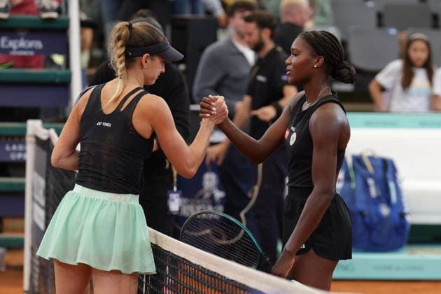 GER, Hamburg, xFSx, ATP250 Frauen-Tennistunier , MSC Hamburg Ladies Open 2025 , Round of 32 , 15.07.2025 v.l. Noma Noha Akugue (GER) gratuliert Anna Bondar (HUN) zum Sieg Copyright: HMBxMedia FernandoxSoares