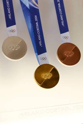 Milano Cortina 2026, Die Medaillen Milan Cortina 2026 Olympic and Paralympic Games Medals Presentation at Palazzo Balbi in Venice, Italy - July 15, 2025 - Sports (photo Paola Garbuio LaPresse) Presentazione delle Medaglie dei Giochi Olimpici e Paraolimpici di Milano Cortina 2026 a Palazzo Balbi a Venezia, Italia - 15 Luglio 2025 - (foto Paola Garbuio LaPresse) Presenti La campionessa olimpica di nuoto Federica Pellegrini, Francesca Porcellato Atleta paralimpica italiana, Il Presidente della Regione Veneto Luca Zaia, il Presidente della Fondazione Milano Cortina 2026 Giovanni MalagÃ² e il CEO Andrea Varnier, il Vicepresidente del Consiglio e Ministro delle Infrastrutture e dei Trasporti Matteo Salvini, il Ministro per lo Sport e i Giovani Andrea Abodi (in collegamento), il Presidente della Regione Lombardia Attilio Fontana, il Presidente del CONI Luciano Buonfiglio e il Presidente del CIP Marco Giunio De Sanctis.  Copyright: xPaolaxGarbuio Lapressex
