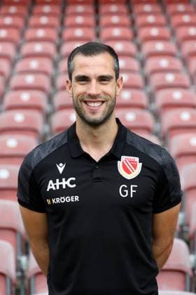 Gianluca Fraternali (Athletiktrainer); FC Energie Cottbus; 3.Liga, Porträttermin 2025 2026 Fussball 3. Liga 2025 2026 Offizieller Portraitermin FC Energie Cottbus