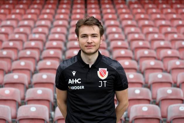 Julian Thies (Video-Analyst); FC Energie Cottbus; 3.Liga, Porträttermin 2025 2026 Fussball 3. Liga 2025 2026 Offizieller Portraitermin FC Energie Cottbus