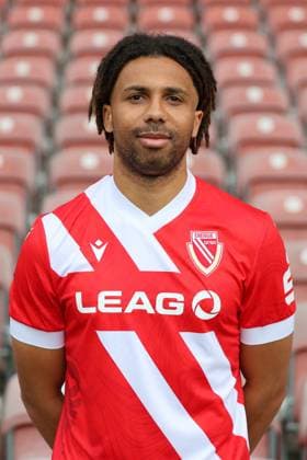 Leon Guwara; FC Energie Cottbus; 3.Liga, Porträttermin 2025 2026 Fussball 3. Liga 2025 2026 Offizieller Portraitermin FC Energie Cottbus