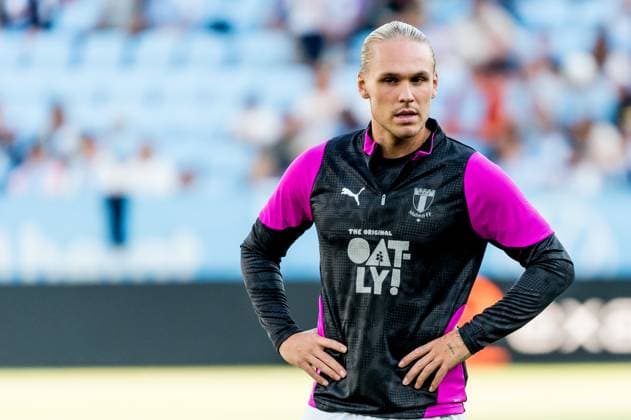 250715 Arnor Sigurdsson of Malmö FF ahead of the UEFA Champions League qualifier football match between Malmö FF and FC Iberia 1999 on July 15, 2025 in Malmö. Photo: Christian Örnberg BILDBYRAN COP 166 CO0587 fotboll football soccer fotball uefa champions league gualifiers champions league malmö ff fc iberia bbeng bbauto Copyright: CHRISTIANxÖRNBERG BB250715CO009