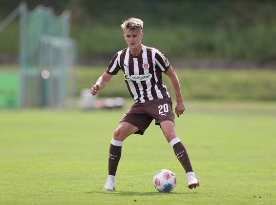 Erik Ahlstrand (FC St. Pauli) Fussball, 1.BL, Saison 2025 2026, Herren, FC St.Pauli gegen Silkeborg IF(DK), 4-1, Testspiel, Saisonvorbereitung DFL REGULATIONS PROHIBIT ANY USE OF PHOTOGRAPHS AS IMAGE SEQUENCES AND OR QUASI-VIDEO.