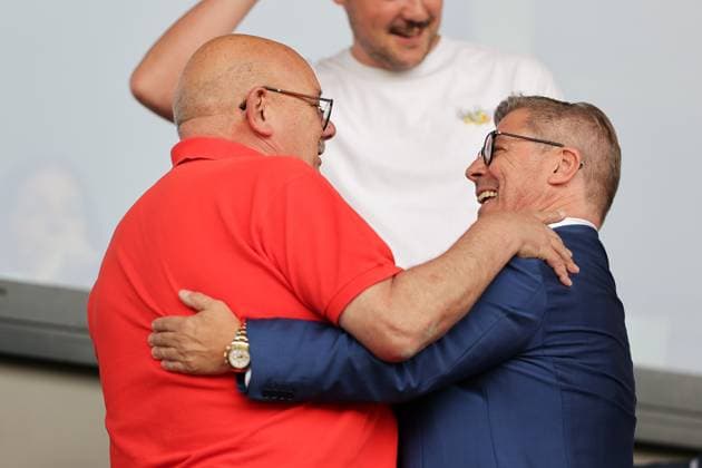 Guy Altmeisch (Bürgermeister Differdingen) umarmt Fabrizio Bei (Präsident FC Differdingen) 15.07.2025 Fussball Champions League Qualifikation, 1. Runde, Rückspiel, Saison 2025-2026 15.07.2025 FC Differdingen 03 (LUX) - FC Drita (XKX) (Differdange) Stade Municipal de la Ville de Differdange, Differdingen