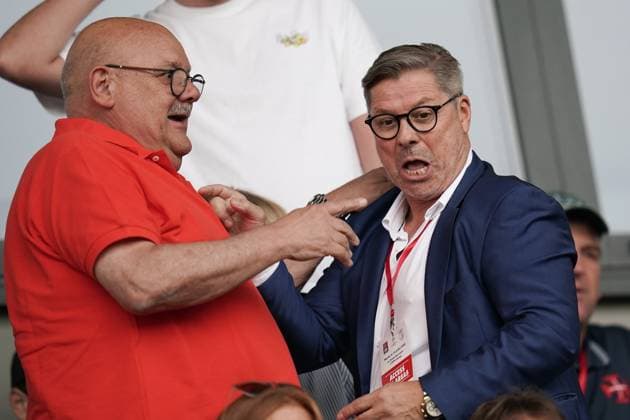 Fussball Champions League 2025 - 2026 15.07.2025, Fussball Champions League, UEFA Champions League, 2025-2026, Qualification Round 1, Luxembourg, Stade Municipal, Luxemburg (LUX) - FC Differdange 03 (LUX) - FC Drita (RKS) vl: Bürgermeister Guy Altmeisch mit Fabrizio Bei