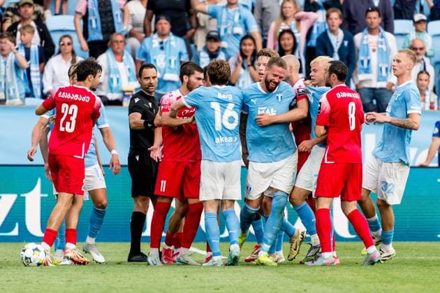 250715 Gizo Mamageishvili of FC Iberia and Pontus Jansson of Malmö FF during the UEFA Champions League qualifier football match between Malmö FF and FC Iberia 1999 on July 15, 2025 in Malmö. Photo: Christian Örnberg BILDBYRAN COP 166 CO0587 fotboll football soccer fotball uefa champions league gualifiers champions league malmö ff fc iberia bbeng Copyright: CHRISTIANxÖRNBERG BB250715CO064