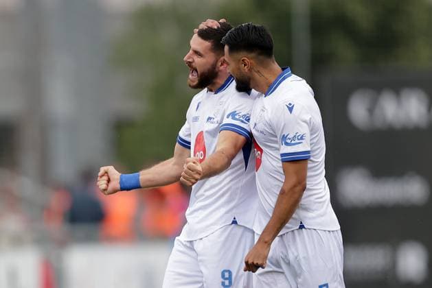 Arber Manaj (Drita 9) jubelt, freut sich, Jubel, Freude mit Juan Camilo Mesa (Drita 5) nach dem 0:1 15.07.2025 Fussball Champions League Qualifikation, 1. Runde, Rückspiel, Saison 2025-2026 15.07.2025 FC Differdingen 03 (LUX) - FC Drita (XKX) (Differdange) Stade Municipal de la Ville de Differdange, Differdingen