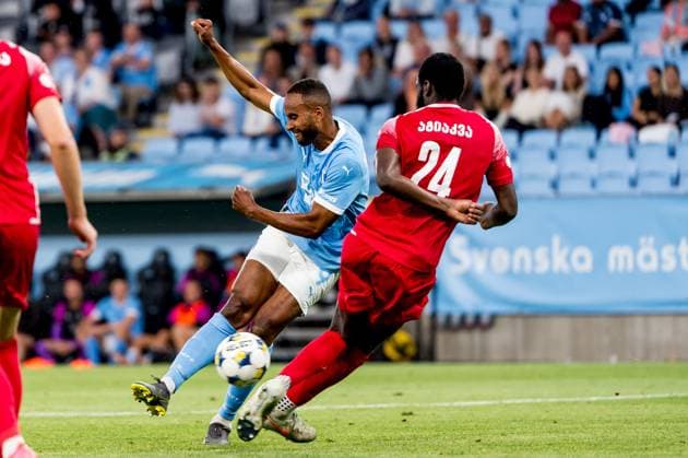 250715 Isaac Kiese Thelin of Malmö FF and Derek Agyakwa of FC Iberia during the UEFA Champions League qualifier football match between Malmö FF and FC Iberia 1999 on July 15, 2025 in Malmö. Photo: Christian Örnberg BILDBYRAN COP 166 CO0587 fotboll football soccer fotball uefa champions league gualifiers champions league malmö ff fc iberia bbeng bbauto Copyright: CHRISTIANxÖRNBERG BB250715CO074