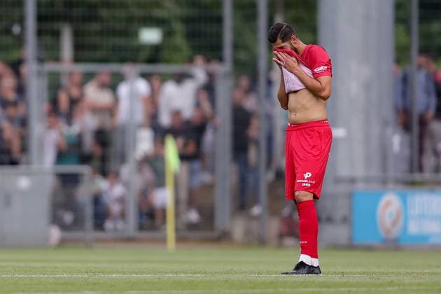 Samir Hadji (Differdange 23) ist enttaeuscht, frustriert, Entaeuschung, Frust, Emotionen nach Gegentor 15.07.2025 Fussball Champions League Qualifikation, 1. Runde, Rückspiel, Saison 2025-2026 15.07.2025 FC Differdingen 03 (LUX) - FC Drita (XKX) (Differdange) Stade Municipal de la Ville de Differdange, Differdingen