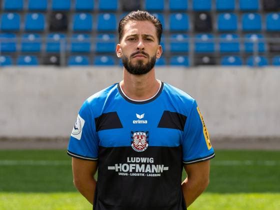 15.07.2025, xhfmx, Fussball Regionalliga Suedwest, FSV Frankfurt - Fototermin Saison 2025 26 Giorgio del Vecchio (FSV Frankfurt) (DFL DFB REGULATIONS PROHIBIT ANY USE OF PHOTOGRAPHS as IMAGE SEQUENCES and or QUASI-VIDEO) Frankfurt am Main