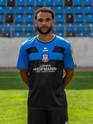 15.07.2025, xhfmx, Fussball Regionalliga Suedwest, FSV Frankfurt - Fototermin Saison 2025 26 Emmanuel McDonald (FSV Frankfurt) (DFL DFB REGULATIONS PROHIBIT ANY USE OF PHOTOGRAPHS as IMAGE SEQUENCES and or QUASI-VIDEO) Frankfurt am Main