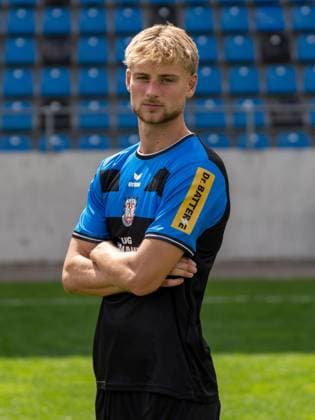 15.07.2025, xhfmx, Fussball Regionalliga Suedwest, FSV Frankfurt - Fototermin Saison 2025 26 Phil Kemper (FSV Frankfurt) seitlich rechts (DFL DFB REGULATIONS PROHIBIT ANY USE OF PHOTOGRAPHS as IMAGE SEQUENCES and or QUASI-VIDEO) Frankfurt am Main