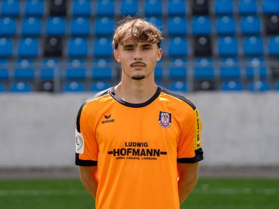 15.07.2025, xhfmx, Fussball Regionalliga Suedwest, FSV Frankfurt - Fototermin Saison 2025 26 Louis Held (FSV Frankfurt) (DFL DFB REGULATIONS PROHIBIT ANY USE OF PHOTOGRAPHS as IMAGE SEQUENCES and or QUASI-VIDEO) Frankfurt am Main