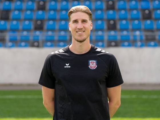 15.07.2025, xhfmx, Fussball Regionalliga Suedwest, FSV Frankfurt - Fototermin Saison 2025 26 Constantin Friedrich (Spiel- und Videoanalyst FSV Frankfurt) (DFL DFB REGULATIONS PROHIBIT ANY USE OF PHOTOGRAPHS as IMAGE SEQUENCES and or QUASI-VIDEO) Frankfurt am Main
