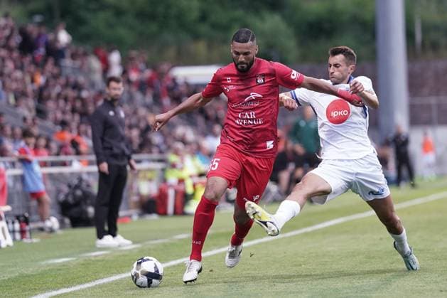 Fussball Champions League 2025 - 2026 15.07.2025, Fussball Champions League, UEFA Champions League, 2025-2026, Qualification Round 1, Luxembourg, Stade Municipal, Luxemburg (LUX) - FC Differdange 03 (LUX) - FC Drita (RKS) vl: Leandro Borges (FC Differdange 03 55) - Rron Broja (Drita 4)