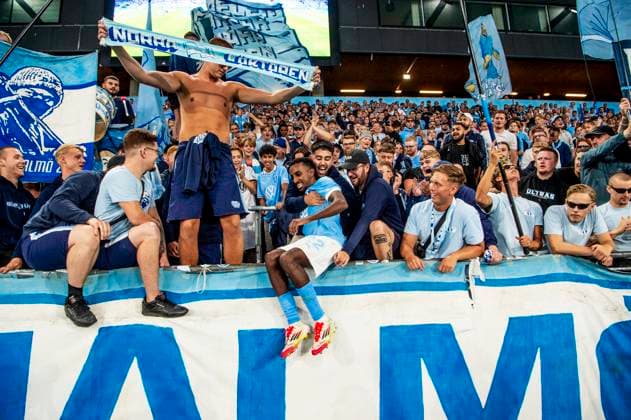 250715 Taha Ali of Malmö FF celebrates with the supporters after the UEFA Champions League qualifier football match between Malmö FF and FC Iberia 1999 on July 15, 2025 in Malmö. Photo: Christian Örnberg BILDBYRAN COP 166 CO0587 fotboll football soccer fotball uefa champions league gualifiers champions league malmö ff fc iberia bbeng publik jubel Copyright: CHRISTIANxÖRNBERG BB250715CO108