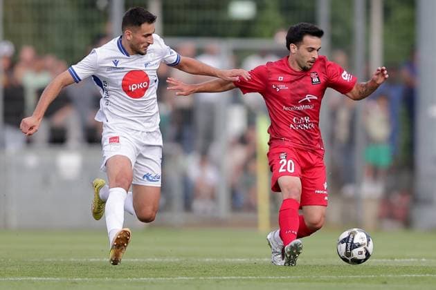 dRafael Rafa Pereira Pinto (Differdange 20) im Zweikampf mit Derrick Bonsu (Drita 18) 15.07.2025 Fussball Champions League Qualifikation, 1. Runde, Rückspiel, Saison 2025-2026 15.07.2025 FC Differdingen 03 (LUX) - FC Drita (XKX) (Differdange) Stade Municipal de la Ville de Differdange, Differdingen