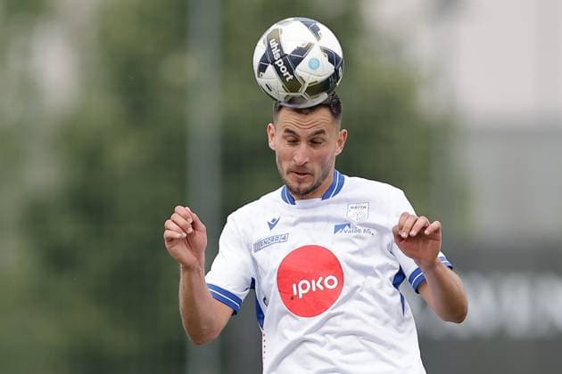 Kopfball Derrick Bonsu (Drita 18) 15.07.2025 Fussball Champions League Qualifikation, 1. Runde, Rückspiel, Saison 2025-2026 15.07.2025 FC Differdingen 03 (LUX) - FC Drita (XKX) (Differdange) Stade Municipal de la Ville de Differdange, Differdingen
